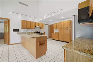 2 Stetson Dr, Bloomington, IL 61701 - Photo 12