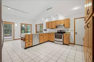 2 Stetson Dr, Bloomington, IL 61701 - Photo 10