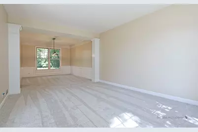 1096 Chesapeake Boulevard, Grayslake, IL 60030 - Photo 8