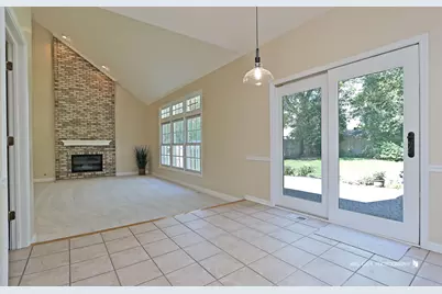 1096 Chesapeake Boulevard, Grayslake, IL 60030 - Photo 14