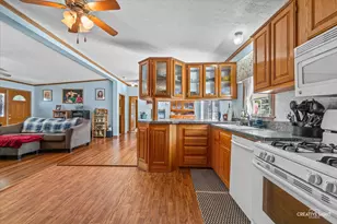 605 Bluebird Cir, Sandwich, IL 60548 - Photo 8