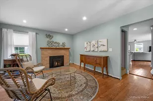 157 S Rosedale Ave, Aurora, IL 60506 - Photo 4