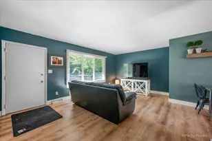 1820 Forrest Blvd, Saint Charles, IL 60174 - Photo 4