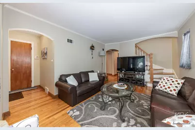 5915 W Roscoe Street, Chicago, IL 60634 - Photo 2