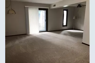 11277 S Roberts Road S #E, Palos Hills, IL 60465 - Photo 4