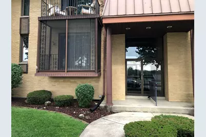 11277 S Roberts Road S #E, Palos Hills, IL 60465 - Photo 2