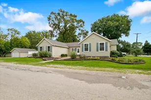 295 N 1st Ave, Coal City, IL 60416 - Photo 1