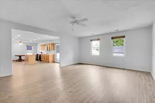 295 N 1st Ave, Coal City, IL 60416 - Photo 8