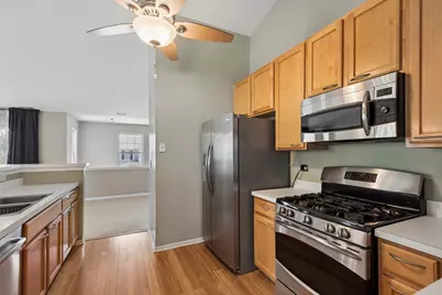 3158 Falling Waters Lane #3158, Lindenhurst, IL 60046 - Photo 6