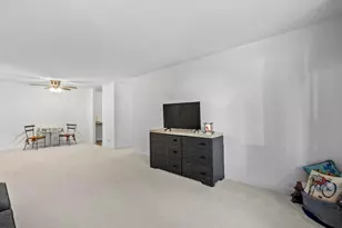 1475 N Winslowe Dr, Palatine, IL 60074 - Photo 4