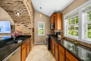 2202 Country Knoll Ln, Elgin, IL 60123 - Photo 6