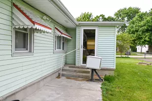 11 E Woodlawn St, Danville, IL 61832 - Photo 8