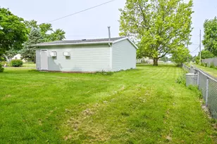 11 E Woodlawn St, Danville, IL 61832 - Photo 12