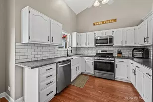 1756 Somerfield Ln, Crystal Lake, IL 60014 - Photo 2