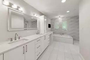 35 Windsor Dr, Oak Brook, IL 60523 - Photo 14