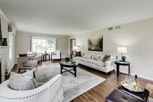 841 Woodbine Ln, Northbrook, IL 60062 - Photo 4