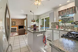 303 Galvin Pkwy, Harvard, IL 60033 - Photo 10
