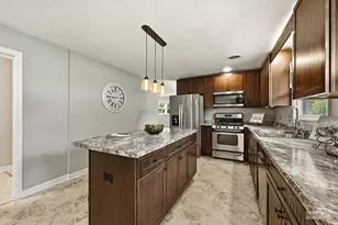 308 N Brookshore Dr, Shorewood, IL 60404 - Photo 2