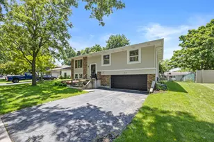 313 Bedford Rd, Bolingbrook, IL 60440 - Photo 4