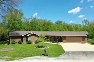 27 Birchwood Ln, Saint Anne, IL 60964 - Photo 2