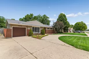 508 Landmeier Rd, Elk Grove Village, IL 60007 - Photo 2