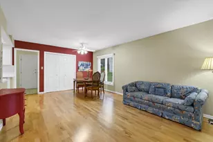 1525 Mayfield Ln, Hoffman Estates, IL 60169 - Photo 4