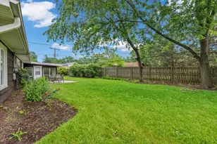 1525 Mayfield Ln, Hoffman Estates, IL 60169 - Photo 26