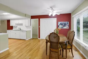 1525 Mayfield Ln, Hoffman Estates, IL 60169 - Photo 8