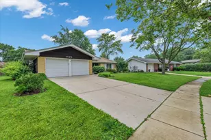 1525 Mayfield Ln, Hoffman Estates, IL 60169 - Photo 2