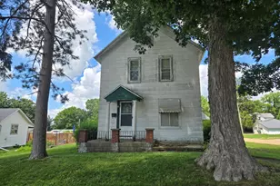 402 W Dixon St, Polo, IL 61064 - Photo 1