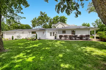 132 Mohawk Drive, Clarendon Hills, IL 60514 - Photo 1
