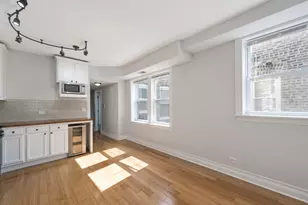 3216 W Berteau Ave, Chicago, IL 60618 - Photo 8