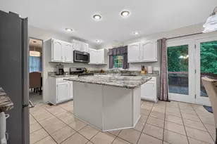 2 Scenic Point, Bloomington, IL 61701 - Photo 6