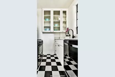 143 W Burton Place #2S, Chicago, IL 60610 - Photo 4