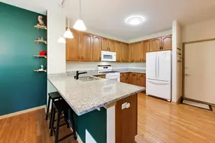 557 Shakespeare Dr, Grayslake, IL 60030 - Photo 8