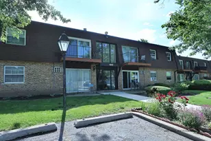 665 Grove Dr, Buffalo Grove, IL 60089 - Photo 1