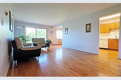 1 Villa Verde Drive #305, Buffalo Grove, IL 60089 - Photo 2