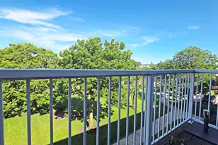 1 Villa Verde Dr, Buffalo Grove, IL 60089 - Photo 12