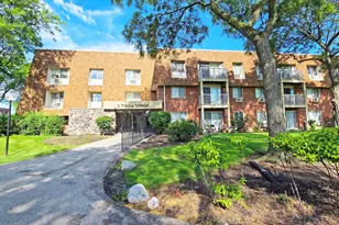 1 Villa Verde Dr, Buffalo Grove, IL 60089 - Photo 1