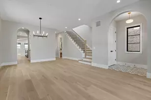 1841 W Newport Ave, Chicago, IL 60657 - Photo 4