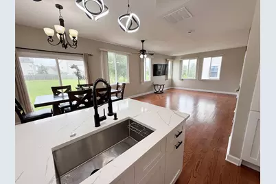 249 W Norwell Lane, Round Lake, IL 60073 - Photo 8
