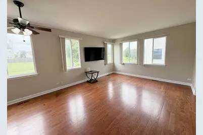 249 W Norwell Lane, Round Lake, IL 60073 - Photo 4