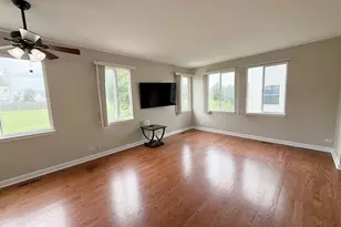 249 W Norwell Ln, Round Lake, IL 60073 - Photo 4