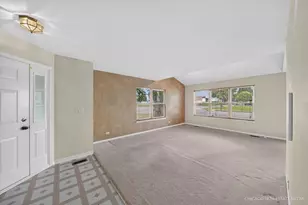 1320 Jenna Dr, South Elgin, IL 60177 - Photo 4
