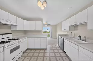 1320 Jenna Dr, South Elgin, IL 60177 - Photo 8