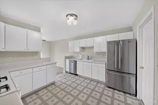 1320 Jenna Dr, South Elgin, IL 60177 - Photo 10