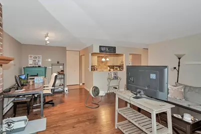 3915 Saratoga Avenue #H117, Downers Grove, IL 60515 - Photo 6
