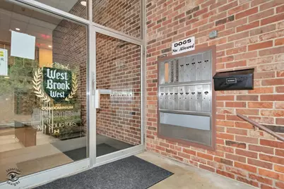 3915 Saratoga Avenue #H117, Downers Grove, IL 60515 - Photo 2
