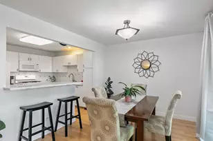 2870 Meadow Ln, Schaumburg, IL 60193 - Photo 8
