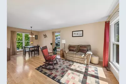 317 W Harvard Circle, South Elgin, IL 60177 - Photo 2